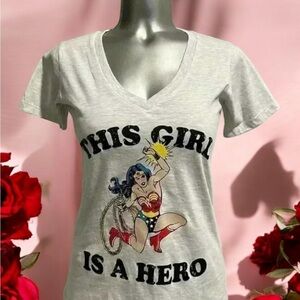 🆕Wonder Woman Graphic Fitted T-Shirt - Short Sleeve